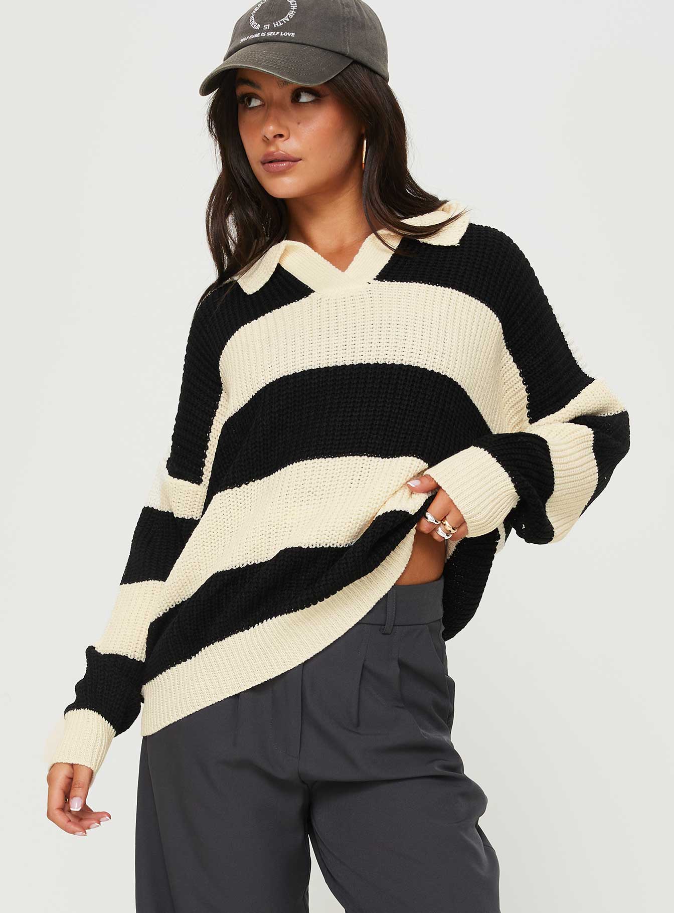 Mild collared sweater cream / black