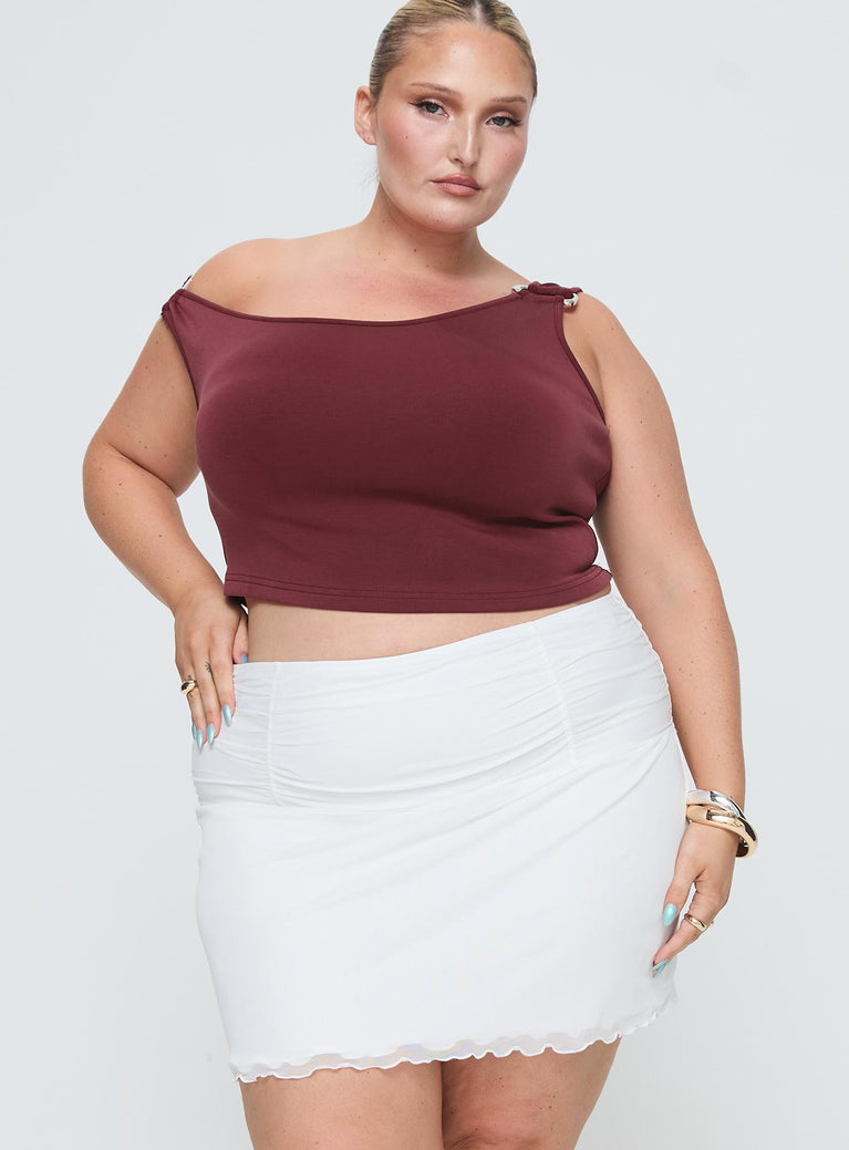Princess Polly Curve  Mesh mini skirt, mid-rise Ruched waistband, lettuce edge hem, thin elasticated waistband Good stretch, fully lined Princess Polly Lower Impact