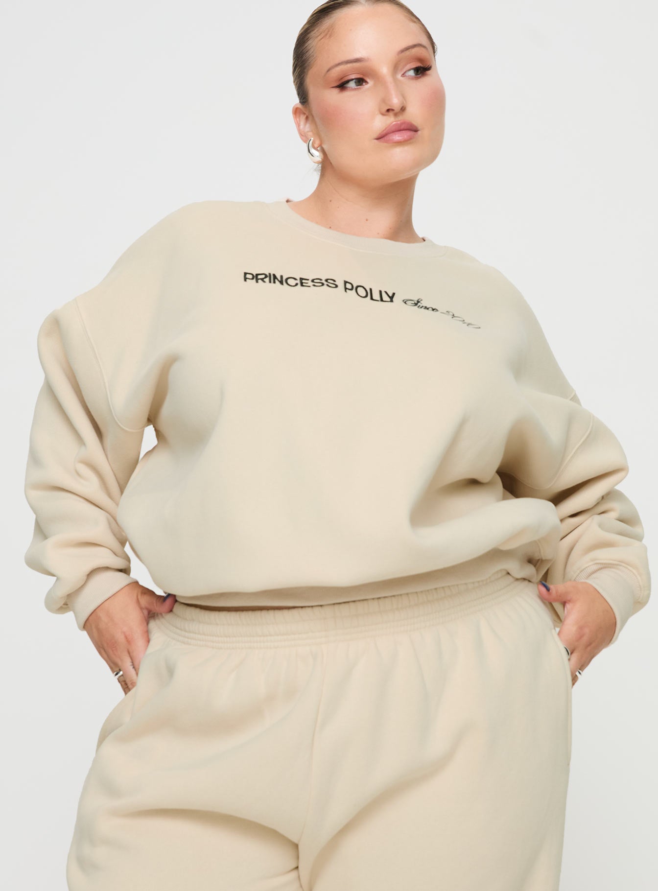 Princess polly crew neck sweatshirt block / cursive text stone curve