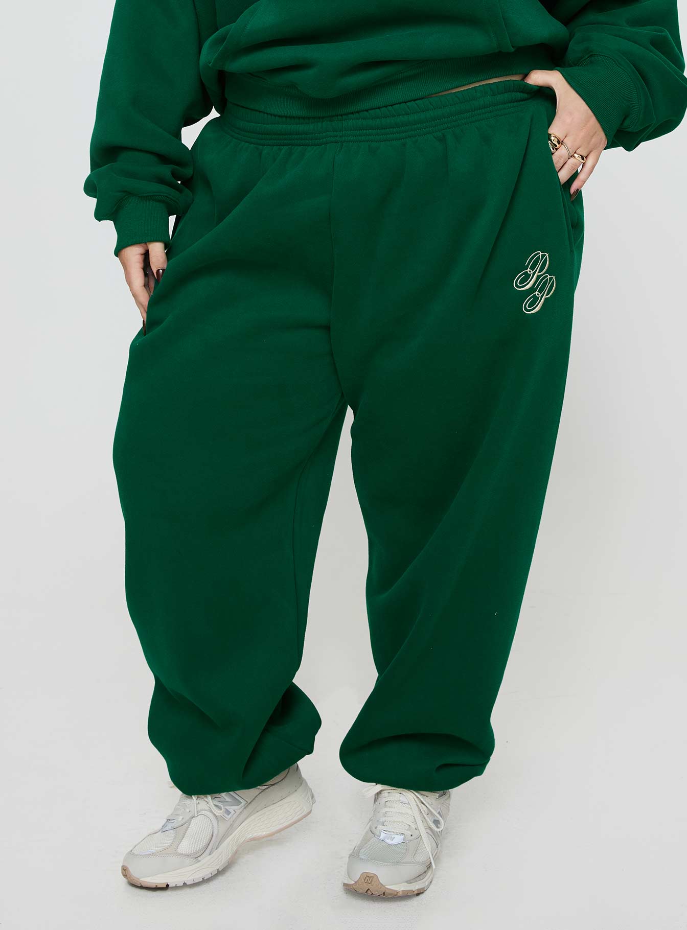 Princess polly track pants script green / ivory curve