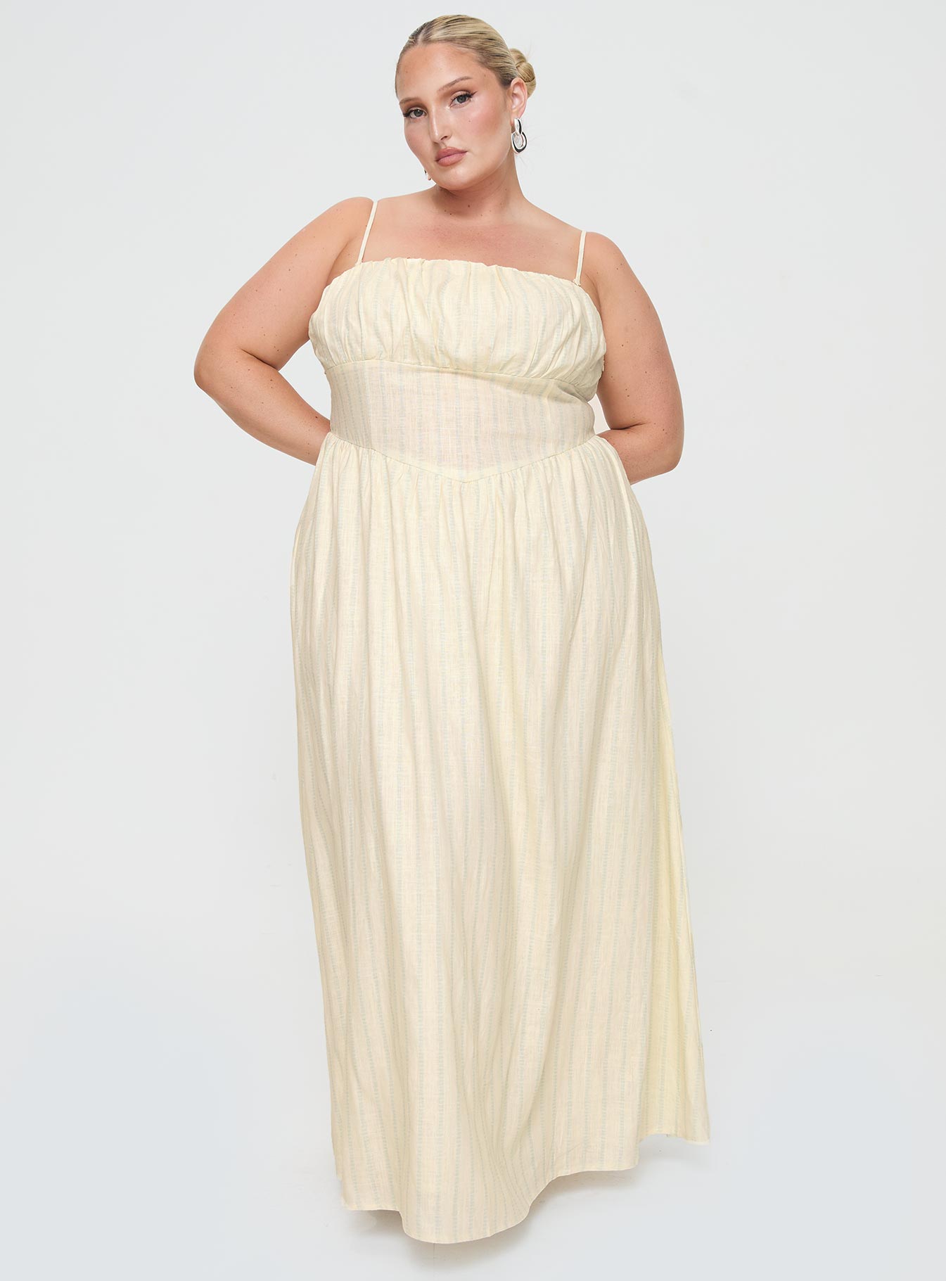 Slow dance linen blend maxi dress cream / blue curve