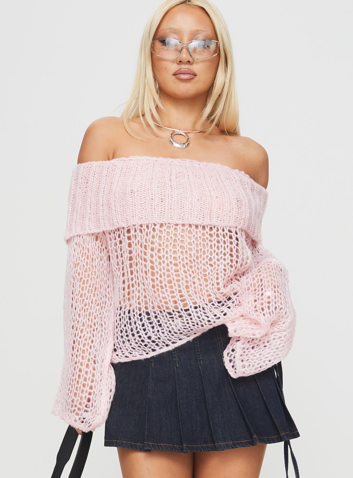 Trapok off the shoulder sweater pink