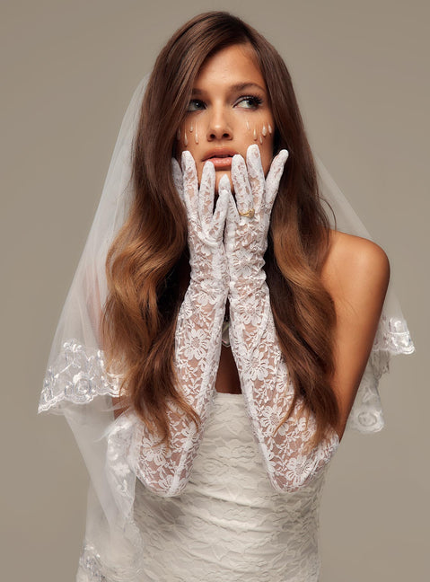 Lady Violet Lace Gloves White Lady Violet Lace Gloves White