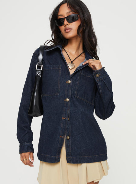 Denim Shacket Long sleeves, classic collar, twin chest pockets, contrast stitching, single-button cuffs Button fastening at front 