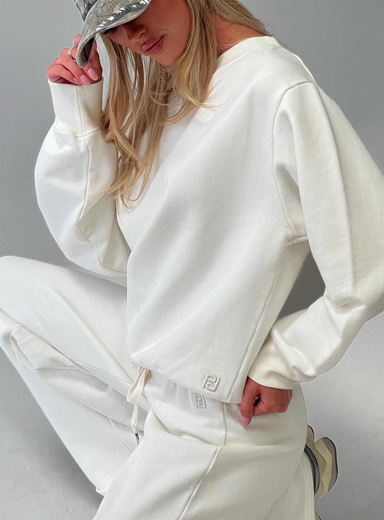 Wellness Off The Shoulder Jumper Washed White
