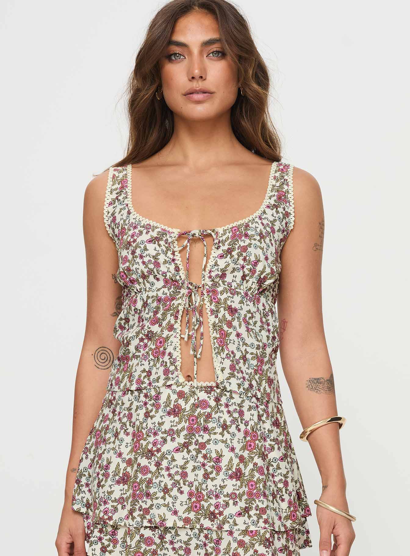 front view of model wearing Princess Polly Esau Top Multi Sleeveless Scoop Neck 