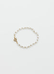 Anklet Pearl design Gold-toned Clasp fastening