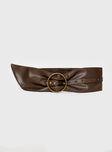 Faux leather belt Oversized thick design, gold-toned hardware, buckle fastening