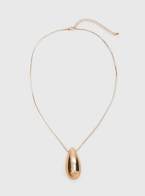 Attracted Pendant Necklace Gold