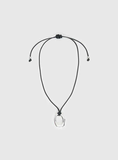 Star Quality Pendant Necklace Black / Silver