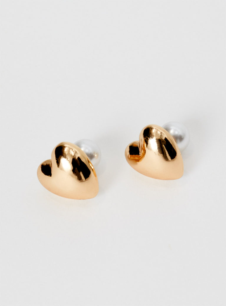Earrings Gold toned, stud fastening, heart pendant