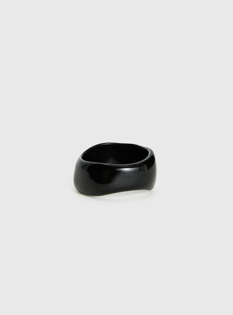 Madlen Resin Cuff Black