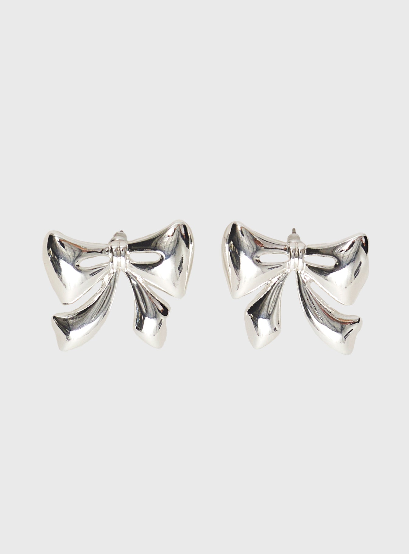 Make believe bow earrings silver