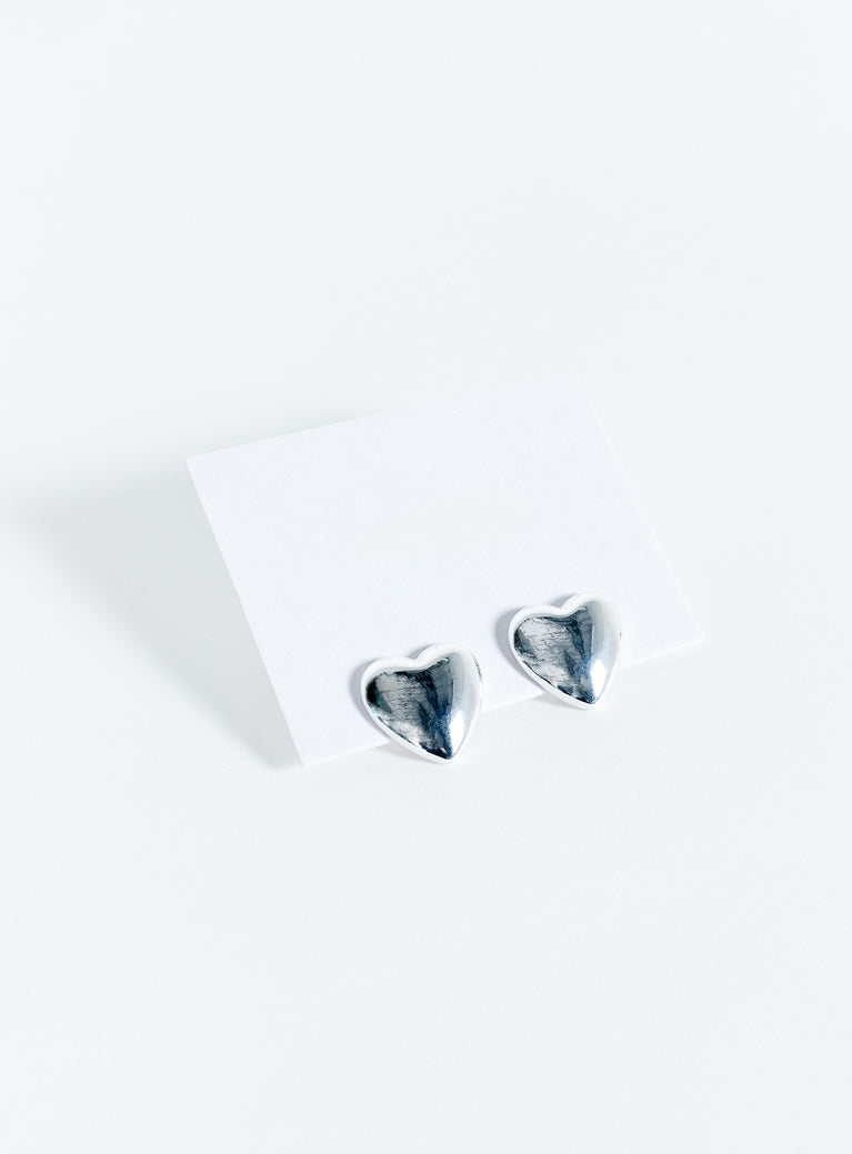 Silver-toned earrings Heart design, stud fastening