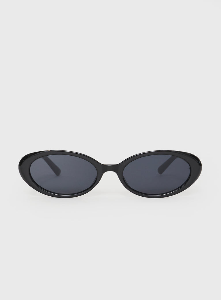 Sunglasses Moulded nose bridge, smoke tinted lens, thin arms