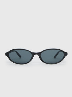 Captivation Oval Sunglasses Black