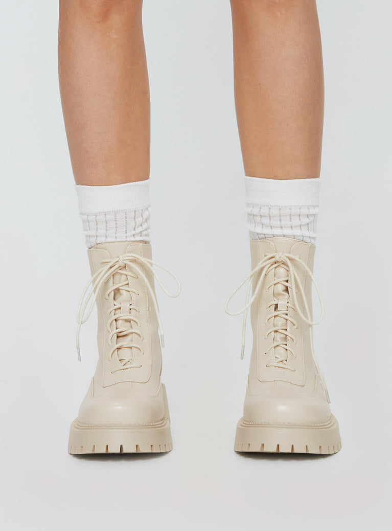 Combat boots Lace up fastening, rounded toe, treaded sole, pull tab at back