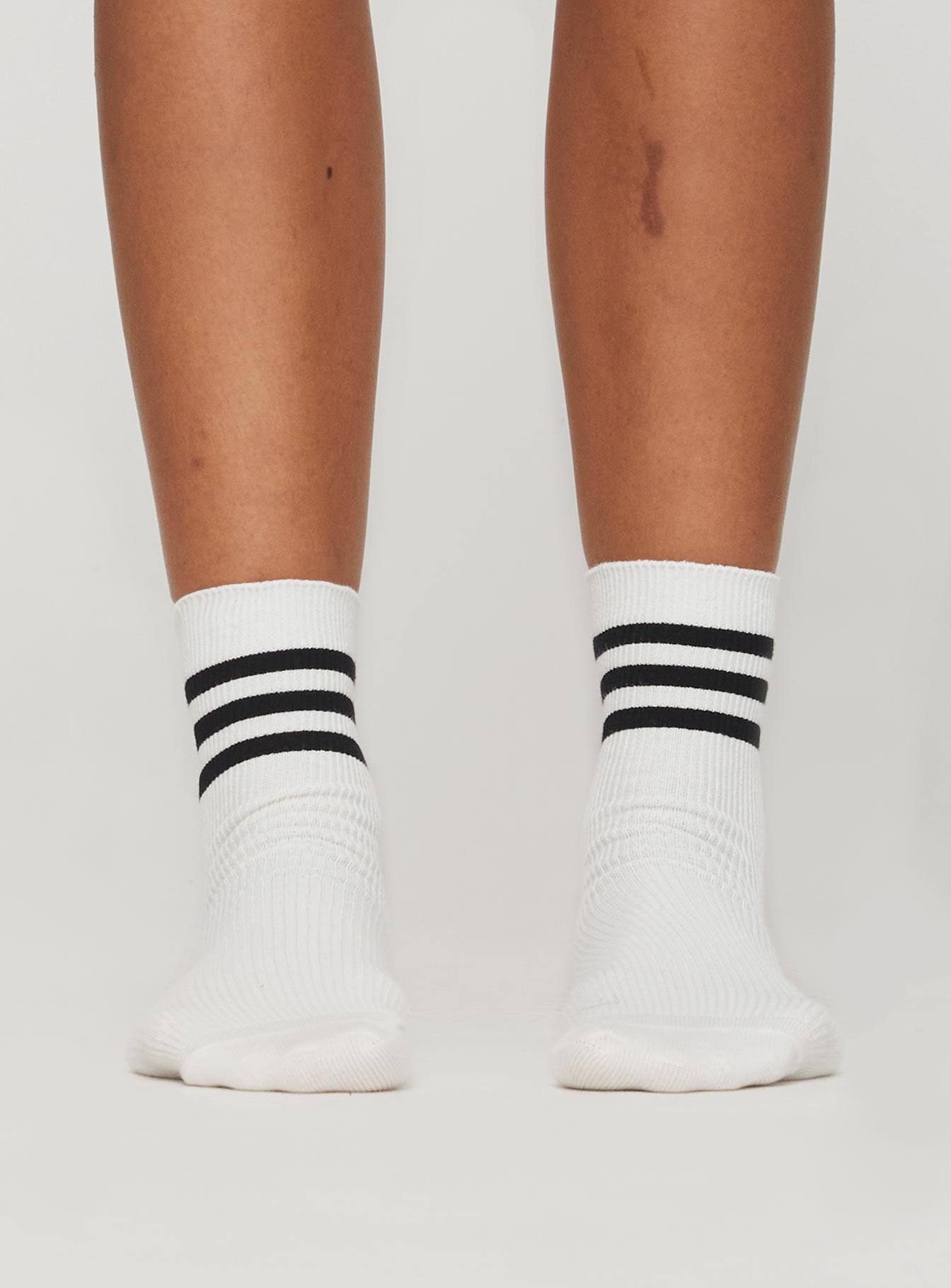 Lilt crew socks white