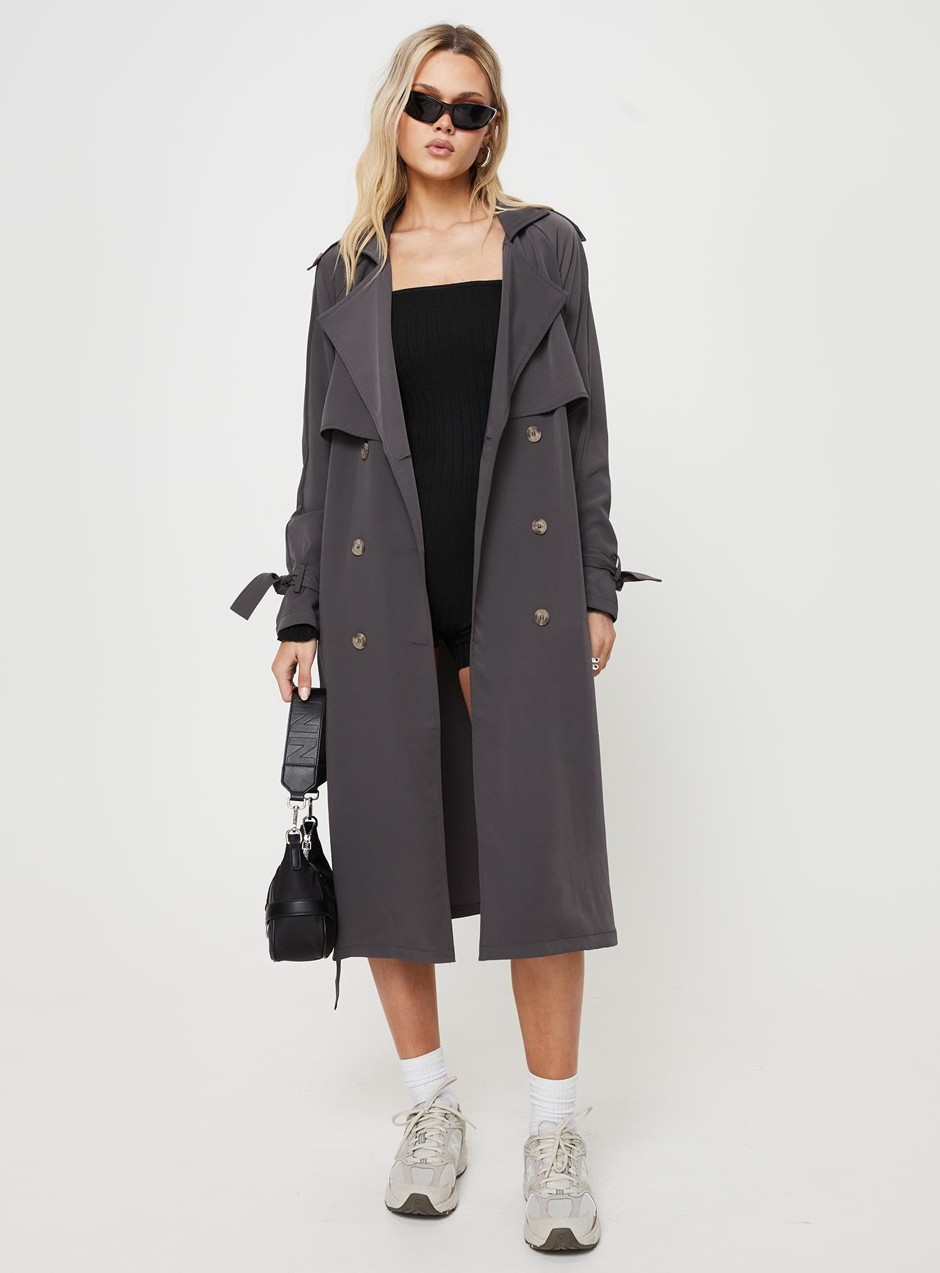 Trench coat Relaxed fit, wide lapel collar, double-breasted front, tie fastening, belt loops with detachable belt, twin hip pockets