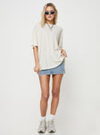 Graphic tee Relaxed fit, drop shoulder, graphic print at back Slight stretch, unlined