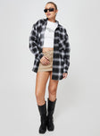 Plaid shirt Button front fastening, classic collar, single button cuff, twin chest pockets Non-stretch, unlined 
