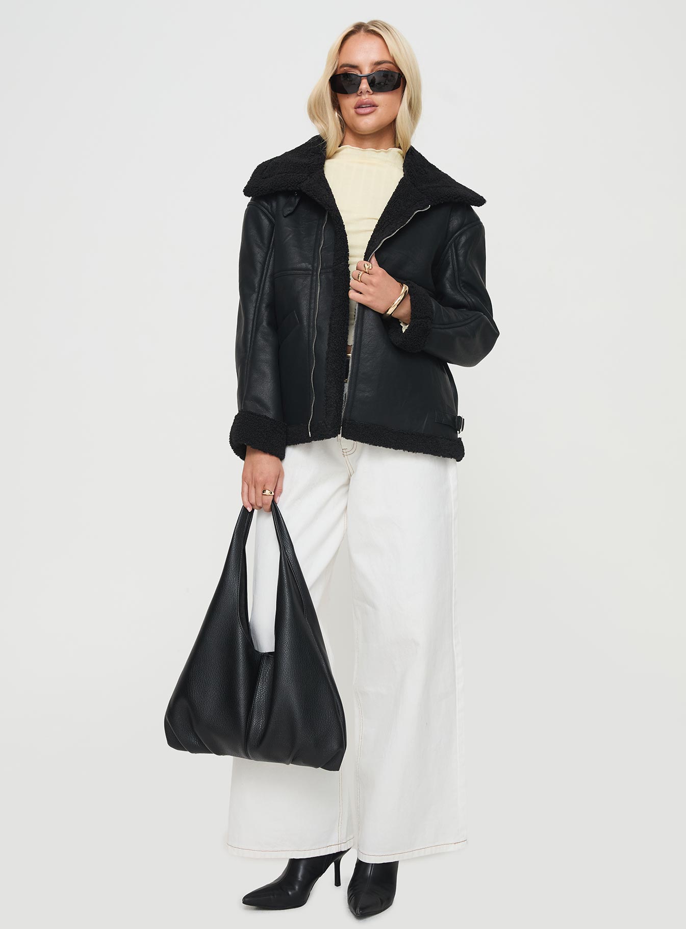 Shearling jacket Faux leather, oversized collar, exposed zip fastening, twin pockets Non-stretch material, shearling lining