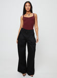 Low-rise tailored pants Belt looped waist, four classic pockets, zip and button fastening, wide leg Non-stretch material, unlined 