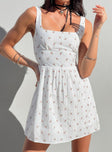 White mini dress Floral print Fixed shoulder straps Square neckline Invisible zip fastening at back