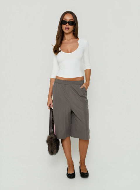 Boe Longline Track Shorts Charcoal / Pink
