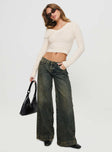 Wide leg jeans Low-rise fit, classic five pocket design, belt looped waist, zip & button fastening, branded patch, bow print at back Non-stretch material, unlined 