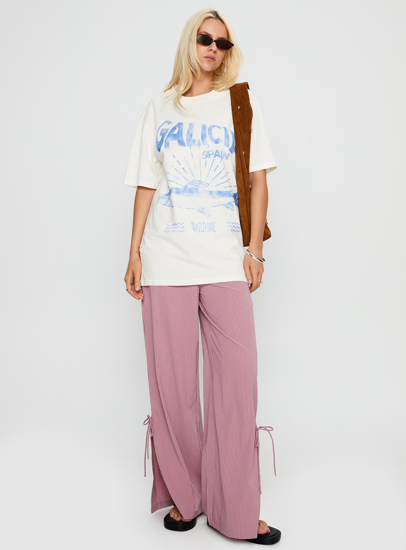 front view of model wearing Princess Polly Galicia Spain Graphic Top White / Blue Half Sleeves Crew Neck 