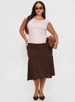   front view of model wearing Princess Polly Lewish Low Rise Midi Skirt Chocolate Curve Midi Skirts 
