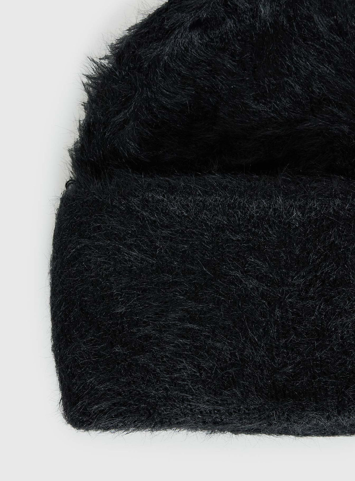 Caevia Fluffy Beanie Black