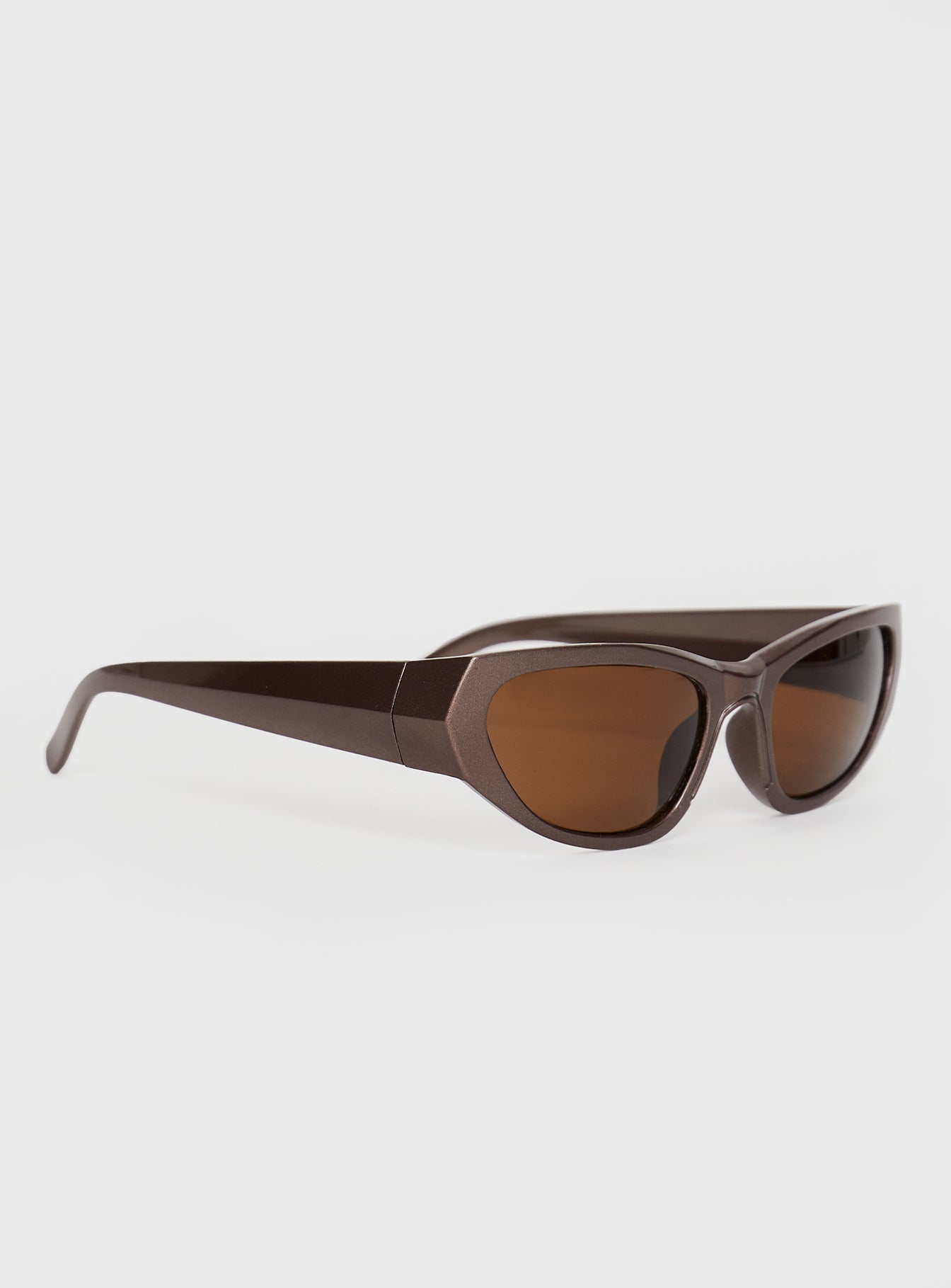 Sunglasses Brown tinted lenses, moulded nose bridge