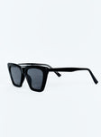 Sunglasses Oversized design Moulded nose bridge Black tinted lenses