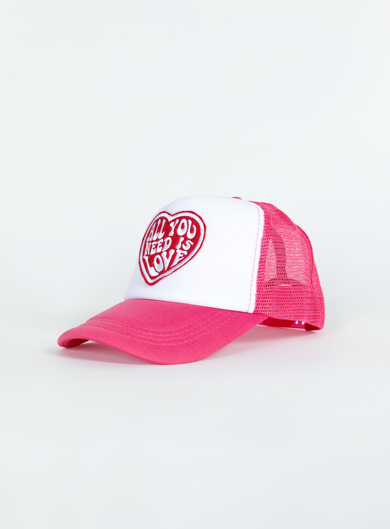 Trucker hat Graphic print  Mesh back panels  Snap back fastening 