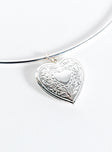Silver-toned necklace, choker style Locket pendant, lobster clasp fastening