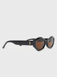 Sunglasses Moulded nose bridge, brown tinted glass, black frame