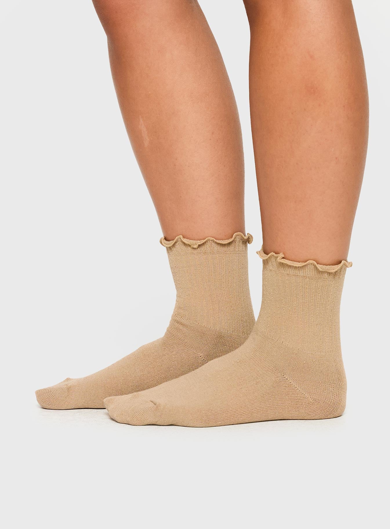 Comes And Goes Frill Socks Beige