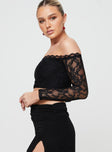 Off-the-shoulder lace top, fill neckline, inner silicone strip at bust Good stretch, lined body