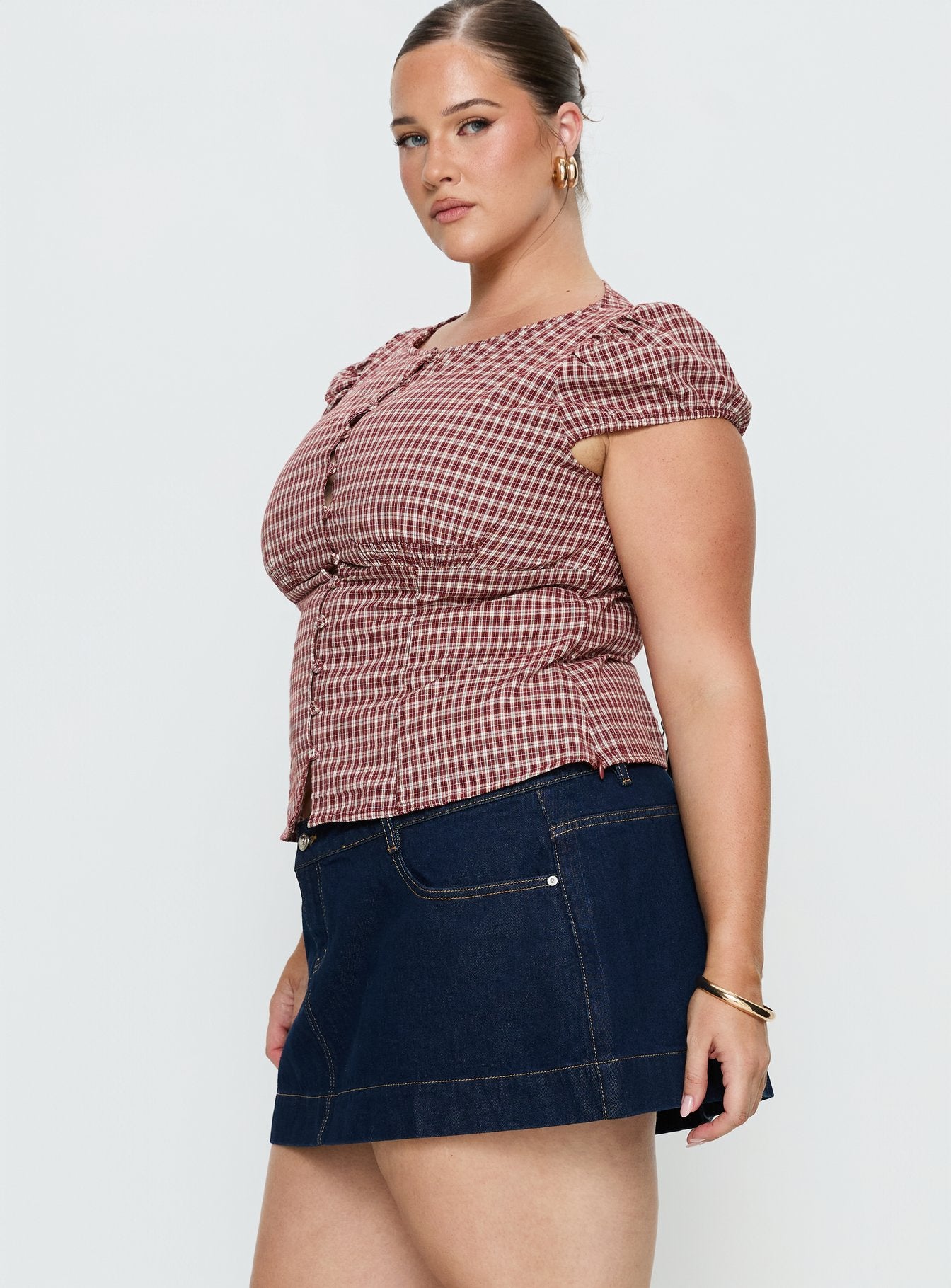   side view of model wearing Princess Polly Warna Low Rise Denim Mini Skirt Dark Wash Curve Mini Skirts 