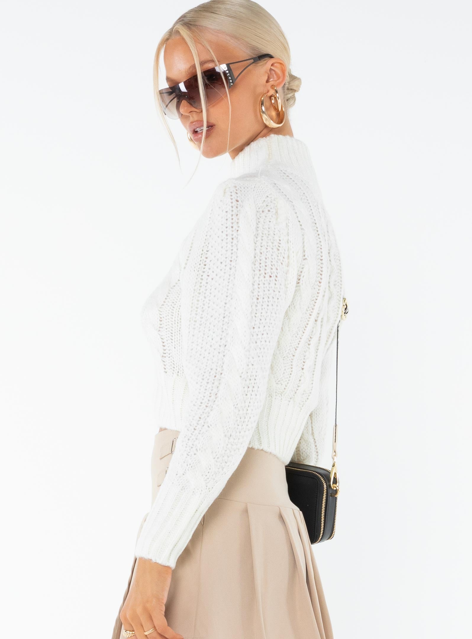 Cable knit cropped sweater Mock neck