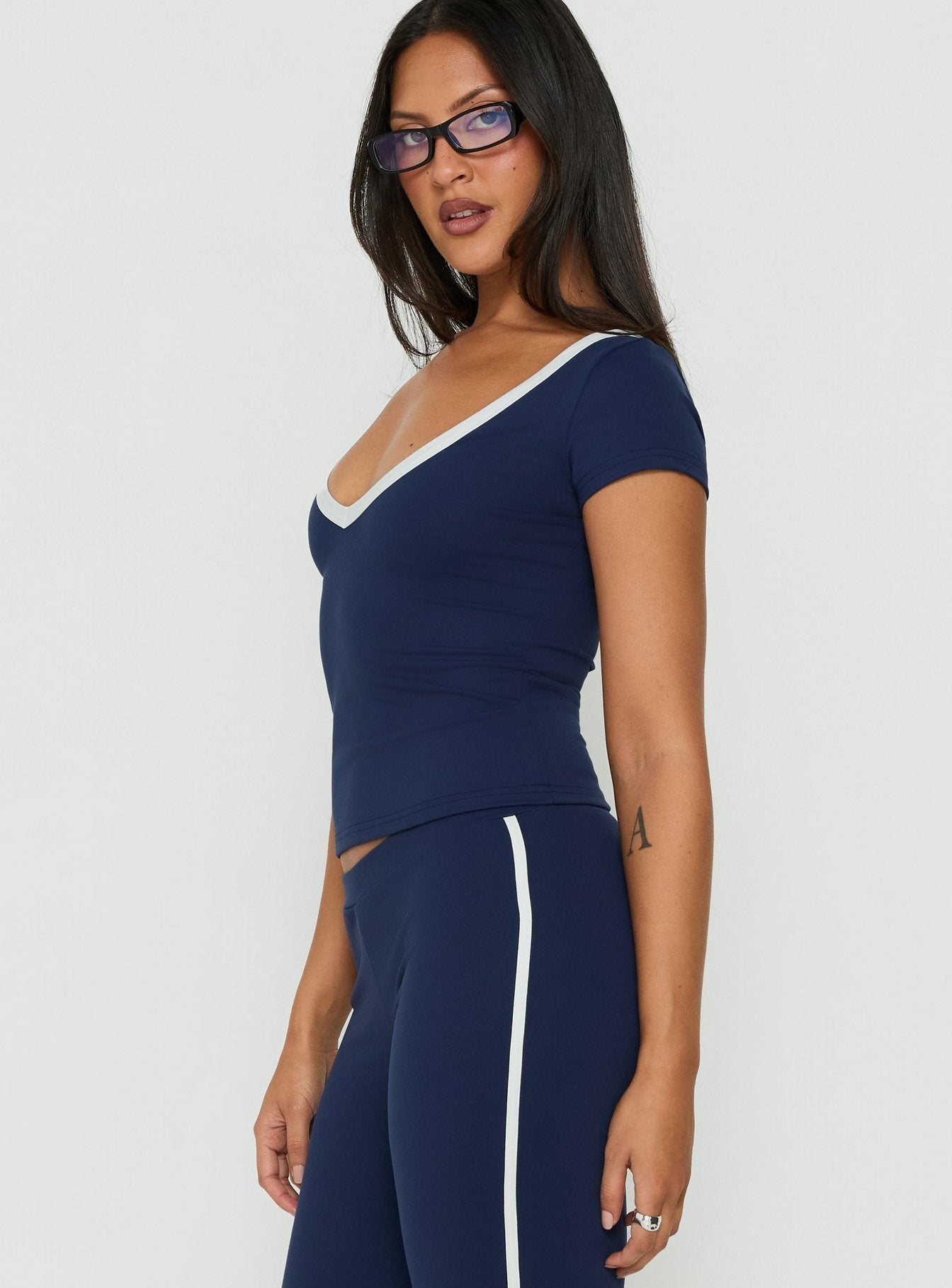 Rowanna Sporty Scoop Neck Top Navy / Cream