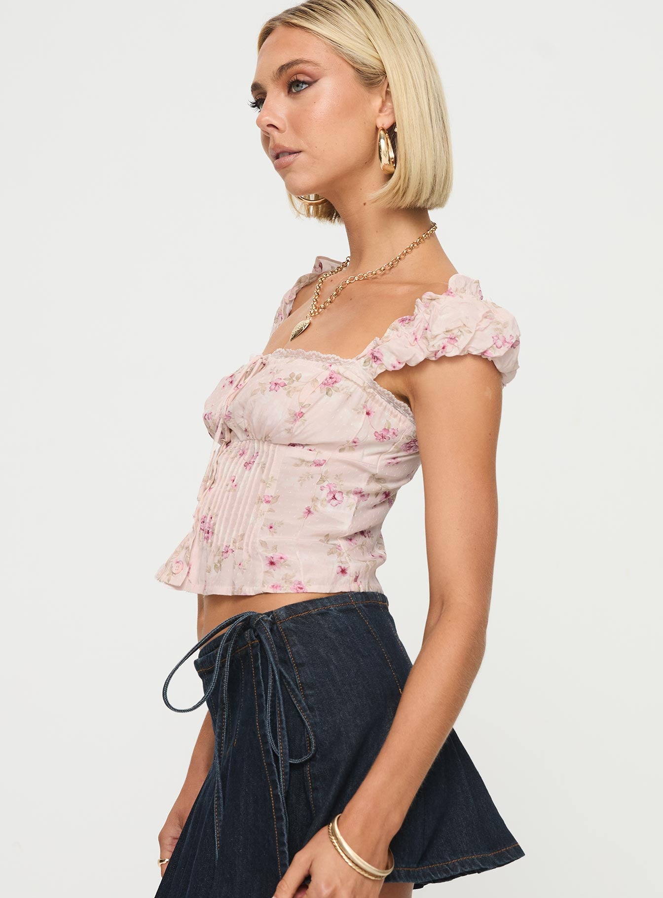 side view of model wearing Princess Polly Rinza Top Pink Floral Short Sleeves Square Neck 