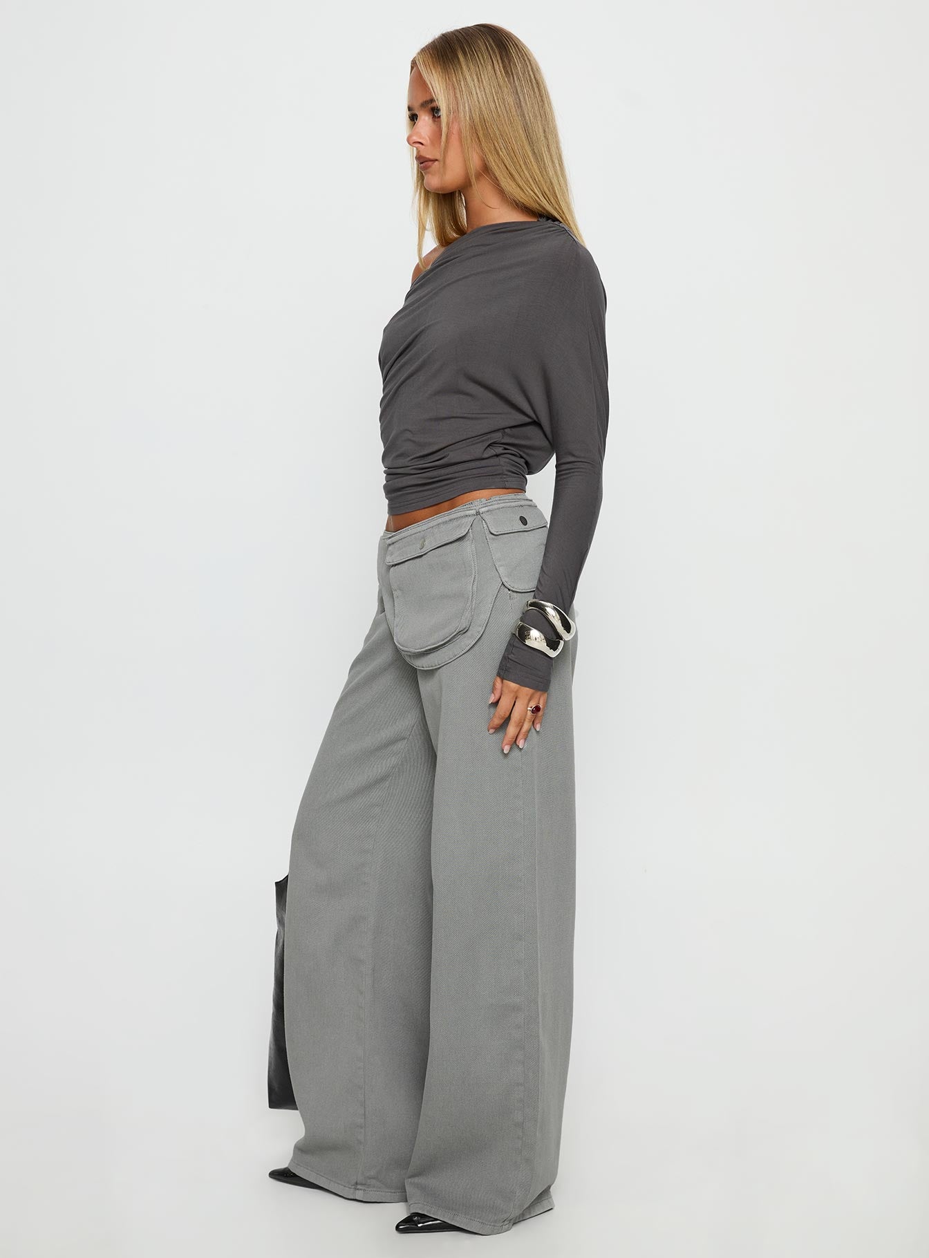 side view of model wearing Princess Polly Incognito Low Rise Wide Leg Cargo Jeans Grey Low Rise Jeans 