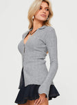 Long sleeve top Ribbed knit material, classic collar, v-neckline, button fastening at front, flared cuffs with slit