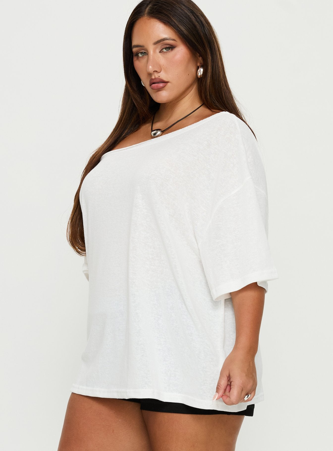 Winny Off Shoulder Tee White Curve