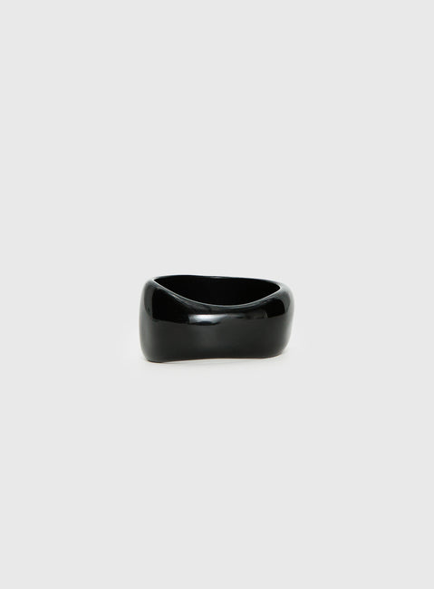 Madlen Resin Cuff Black