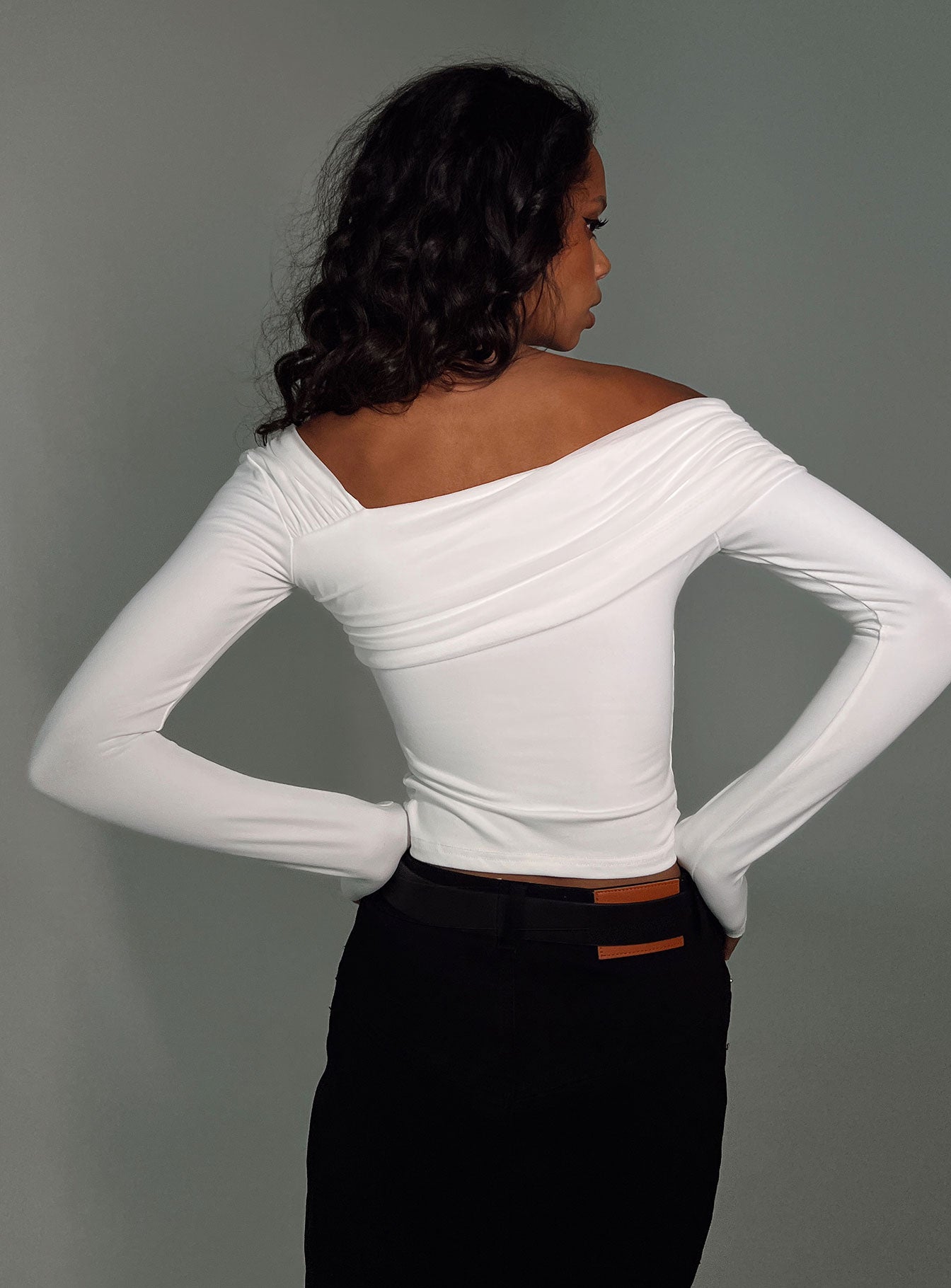 White off the online shoulder top long sleeve