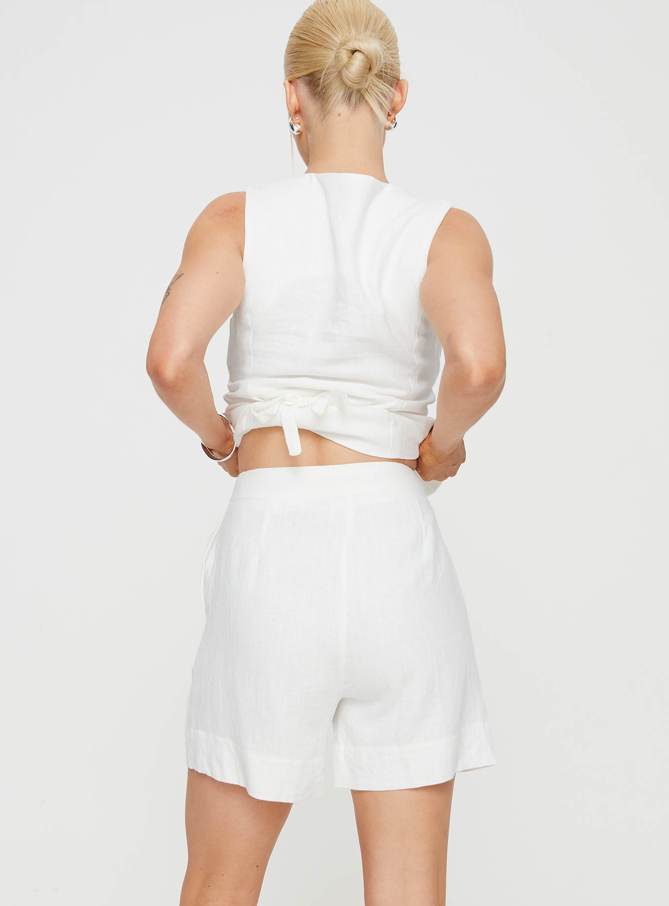 White linen blend hot sale shorts